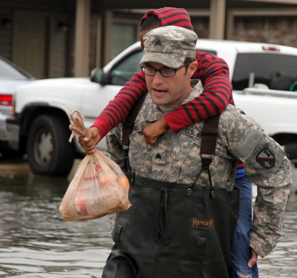 Louisiana Guardsmen assist in neighborhood evacuation